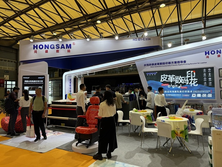 鴻盛數碼展出水性環保皮革數碼印刷方案
